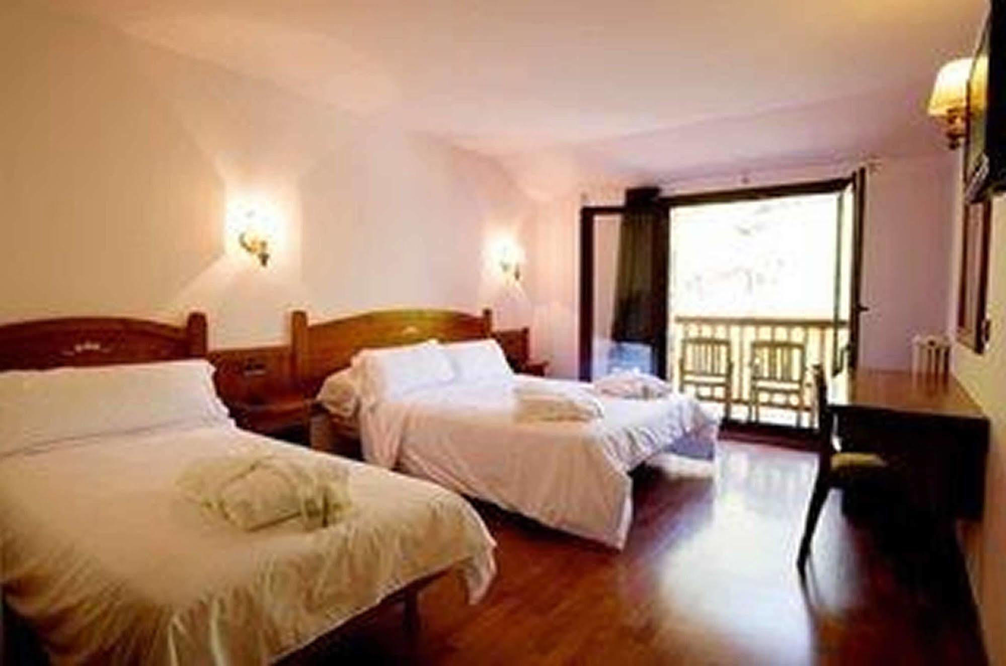 Hotel&SPA Niunit El Serrat Exteriér fotografie